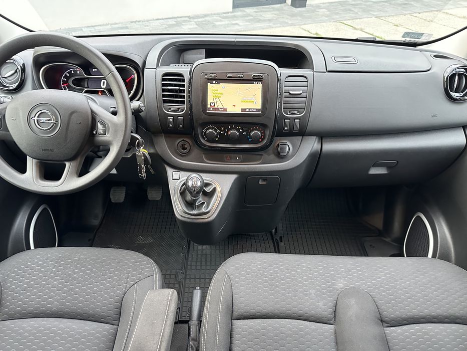 Wynajem Bus 8 9 osobowy Renault Trafic Long wolne terminy wakacje  26
