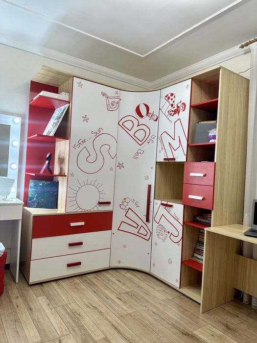 Продам у хорошому стані дитячі меблі як для дівчинки так і для хлопч