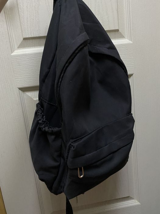 Чорний вмісткий рюкзак