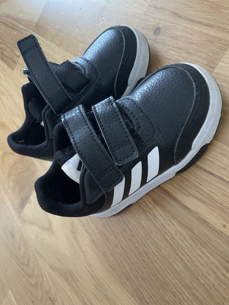 Adidasy  chłopięce rozm. 21