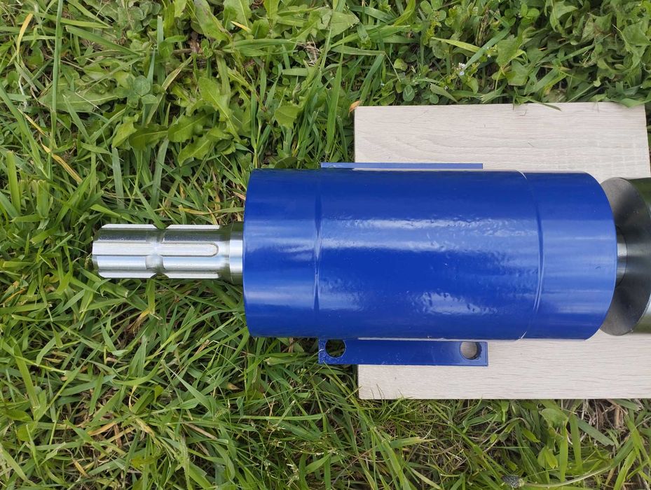 Łuparka świdrowa WOM do ciągnika / świder do drewna 100mm