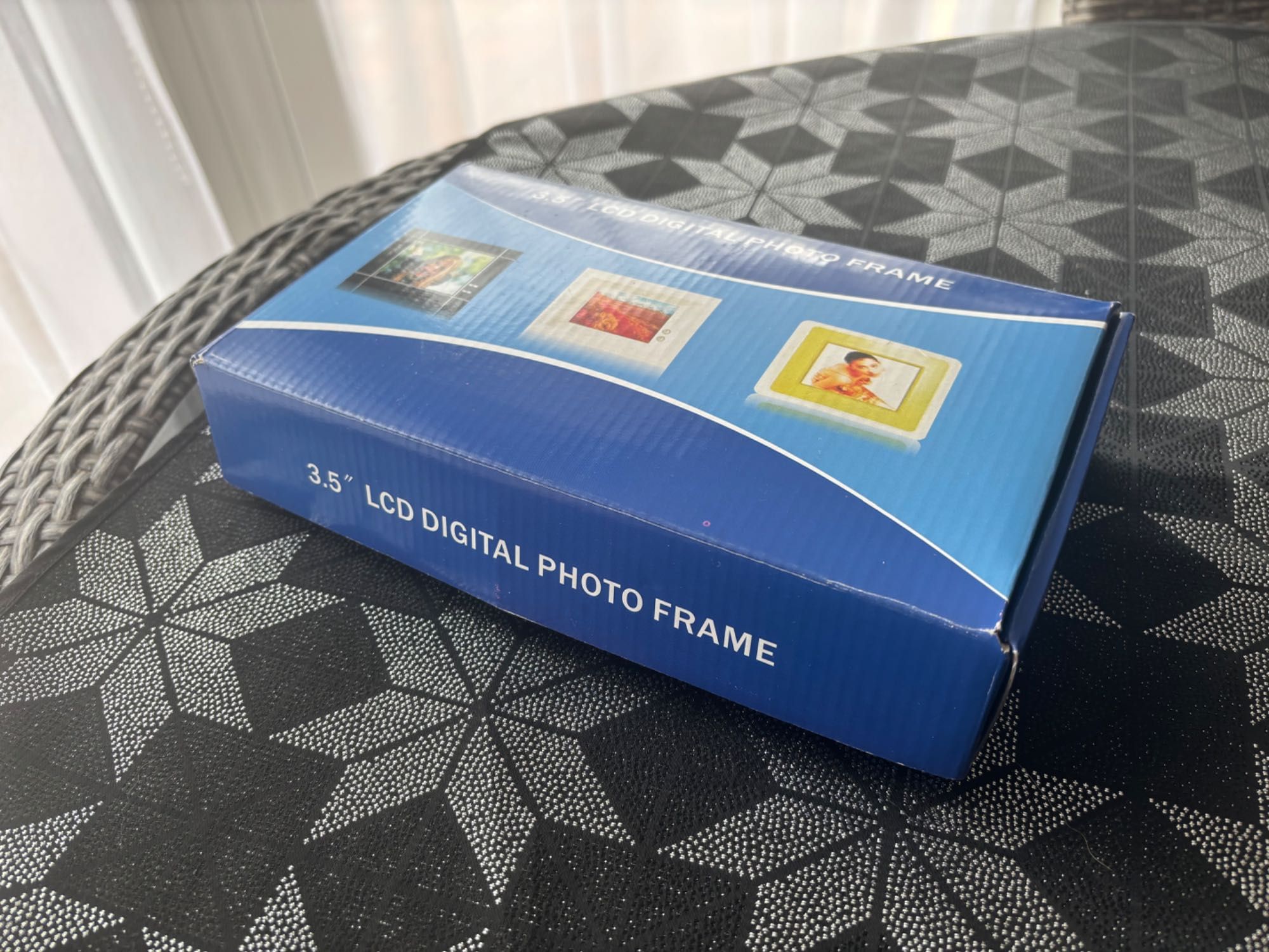 Ramka cyfrowa z ekranem LCD