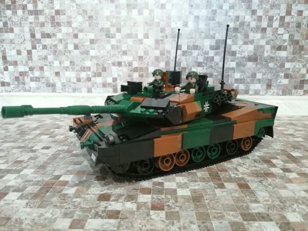 Конструктор Sluban M38-B0839 "Немецкий танк Леопард Leopard 2А5