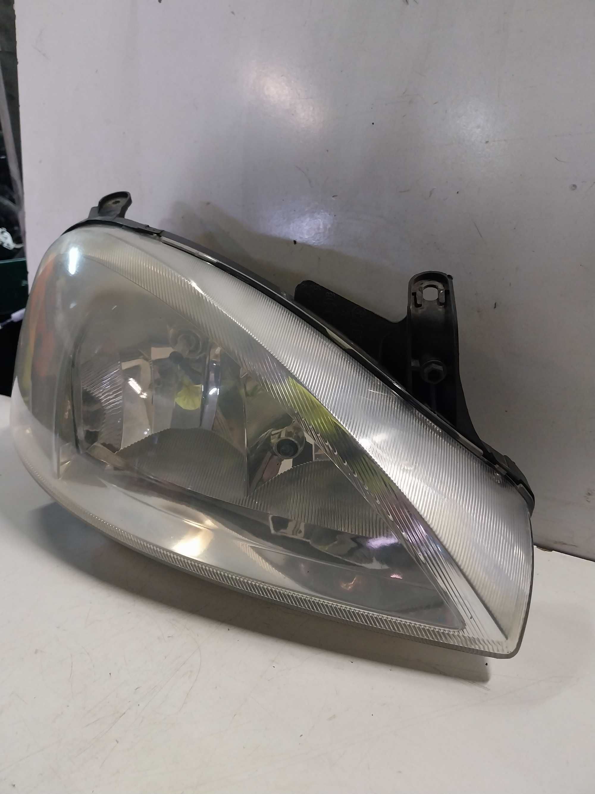 Lampa Prawy Przód Opel Corsa C  VALEO EU ! ! !