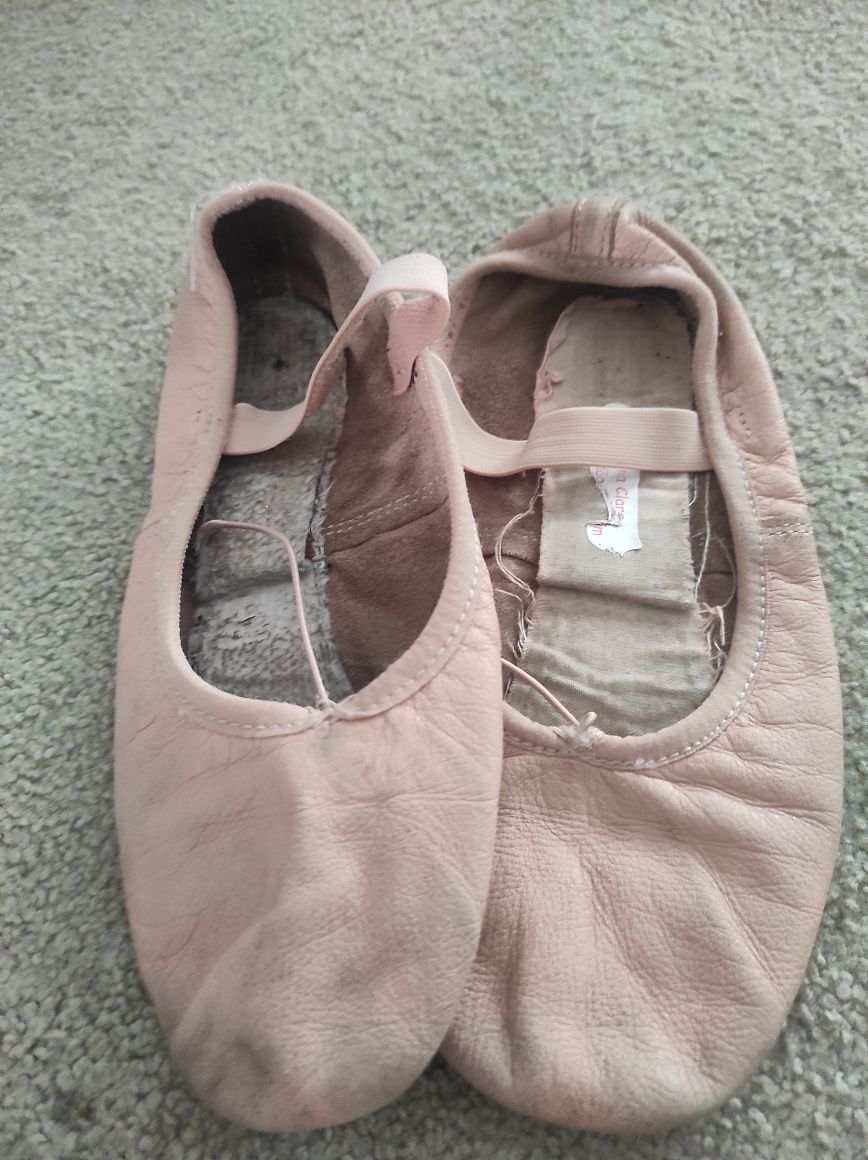 Conjunto para ballet: 1casaco, 1caneleiras e 3sabrinas
