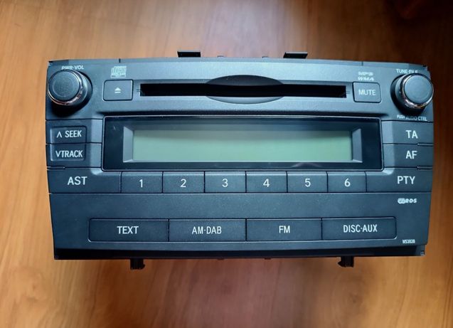 Sprzedam radio samochodowe toyota Avensis t27