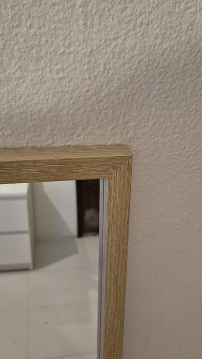 Espelho de pé em madeira