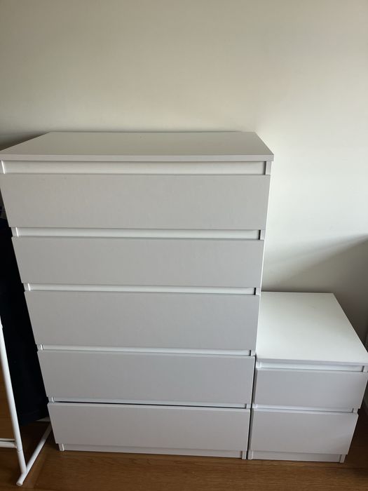 Comoda branca e mesa cabeceira IKEA KULLEN