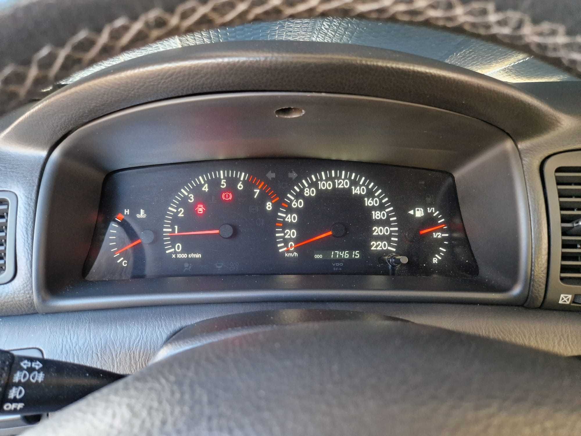 Vendo Toyota Corolla 1.4 VVTI em excelente estado!