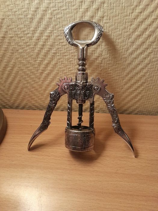 Stary kolekcjonerski korkociąg do wina