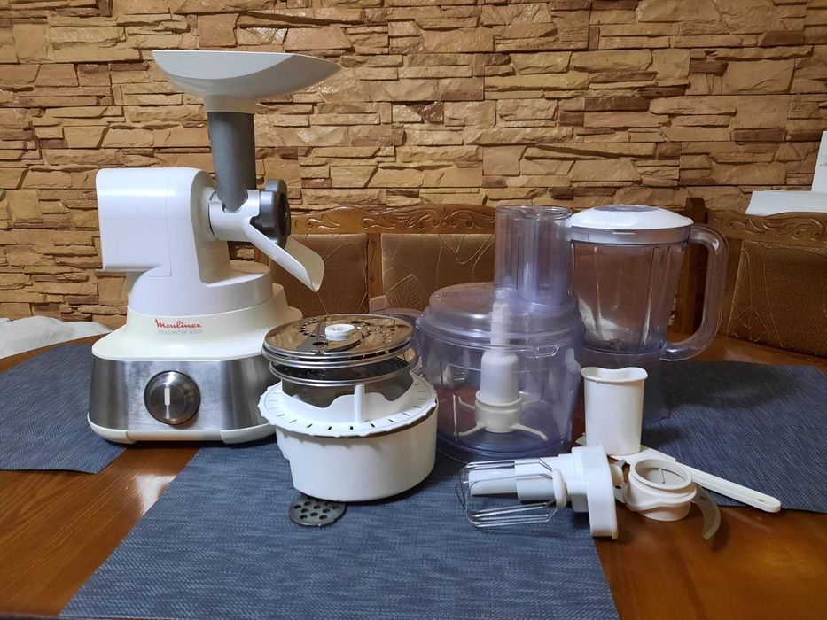 Кухонний комбайн moulinex з усіма насадками