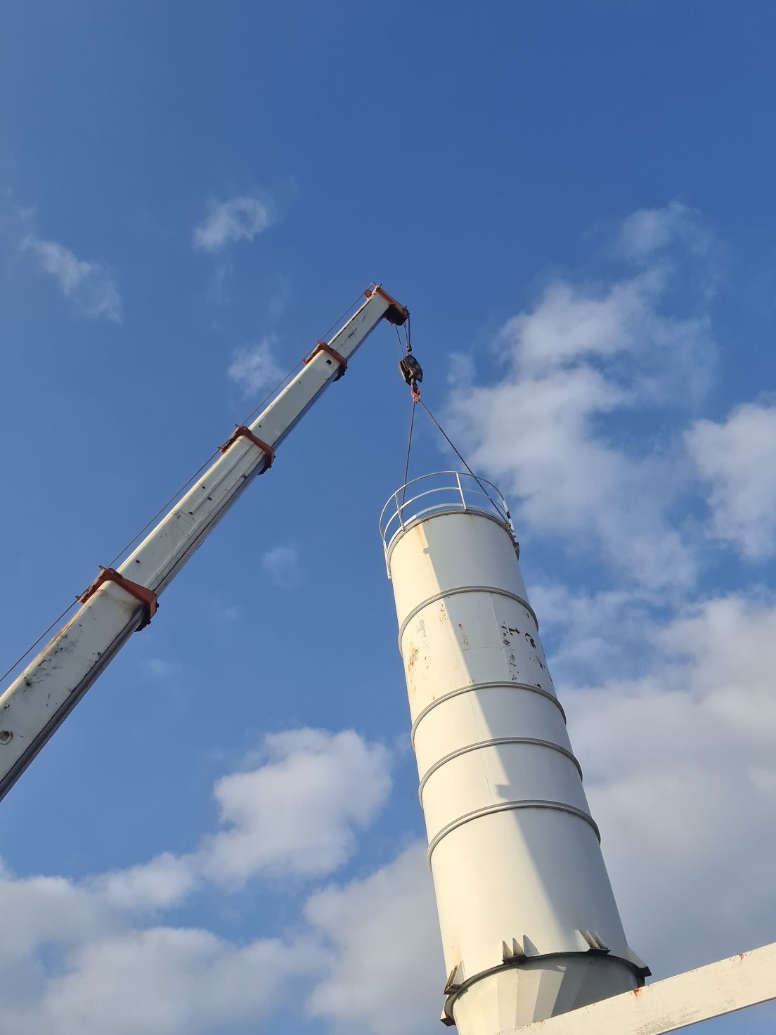 2 silos metálicos