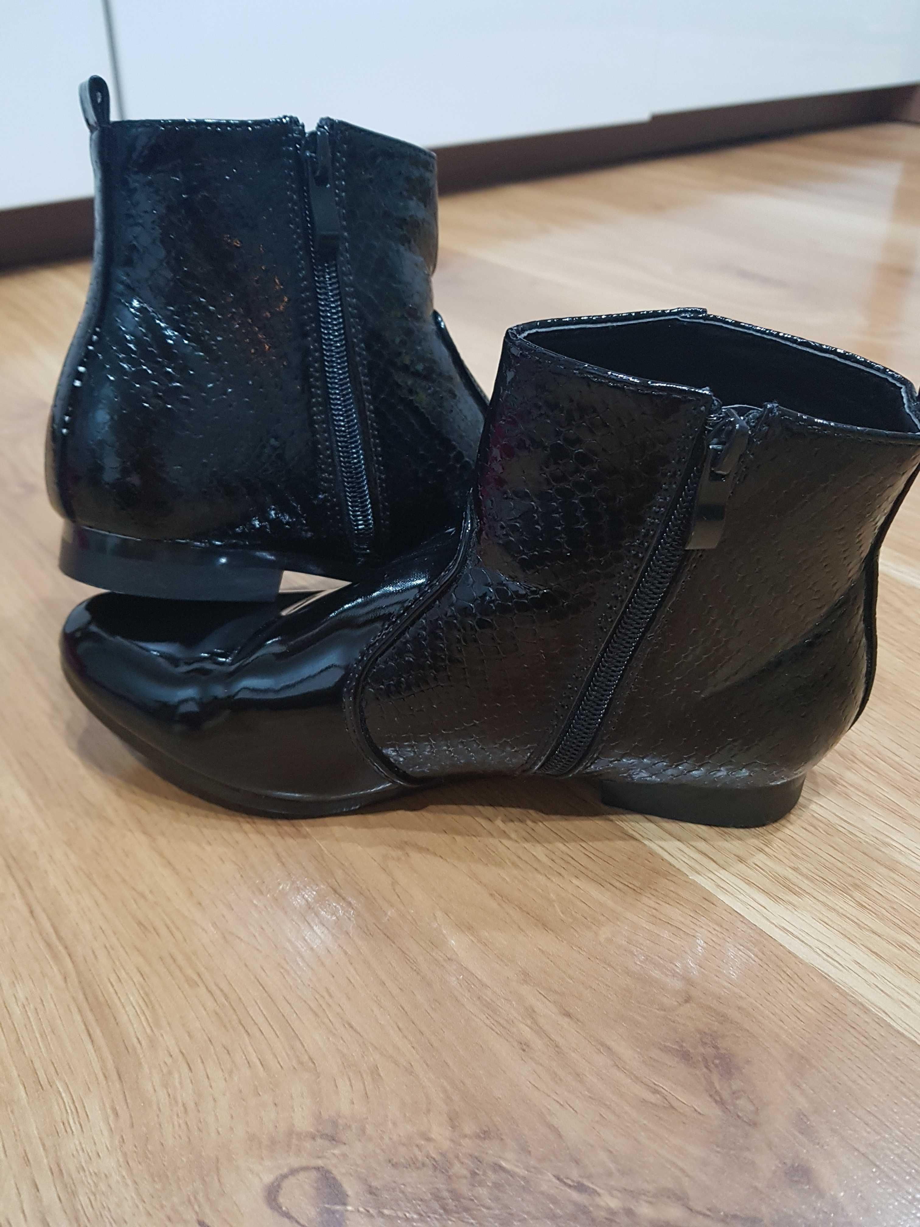 Czarne lakierowane buty Badoxx 35-36
