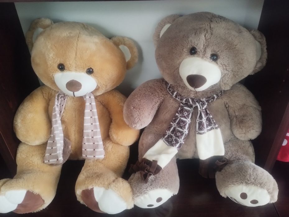 Продам 2 великих ведмедя