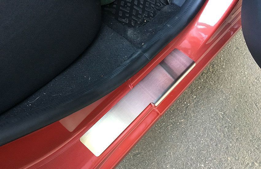 Накладки на пороги Renault Sandero /Duster 2010-2018 / Megane 2 3 4