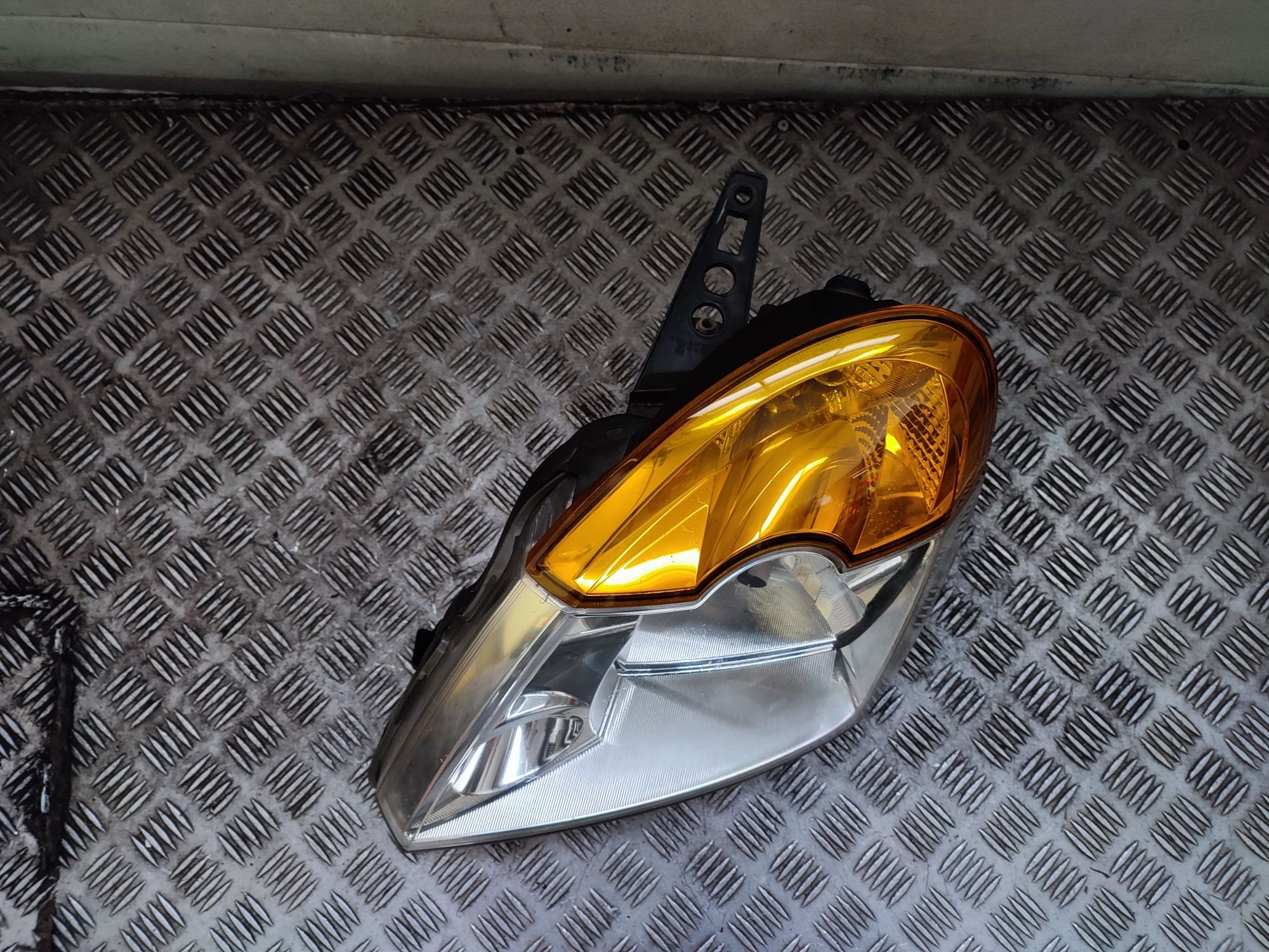 Renault Modus reflektor lewy lampa lewy przód przednia