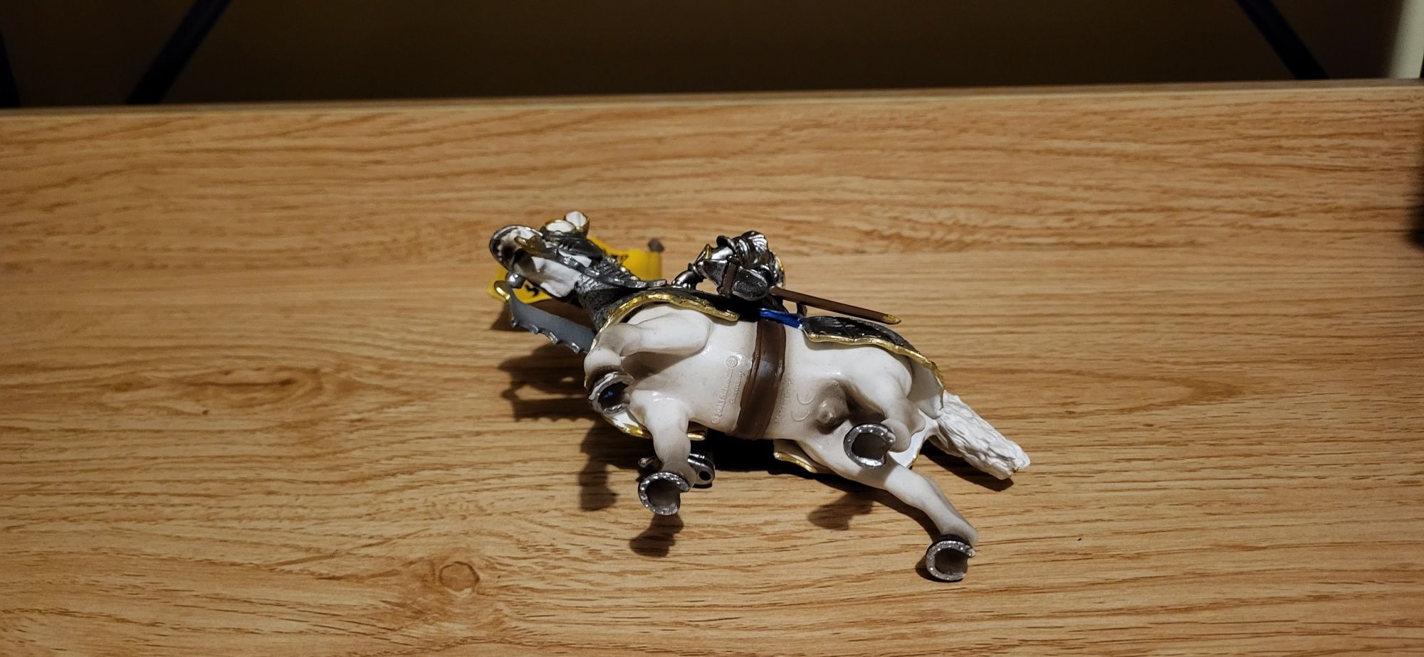 Schleich rycerz chorąży na koniu figurki unikat wycofany z 2003 r.