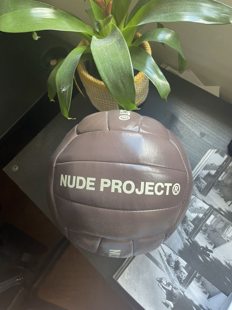Bola Nude Project Ediçao Limitada