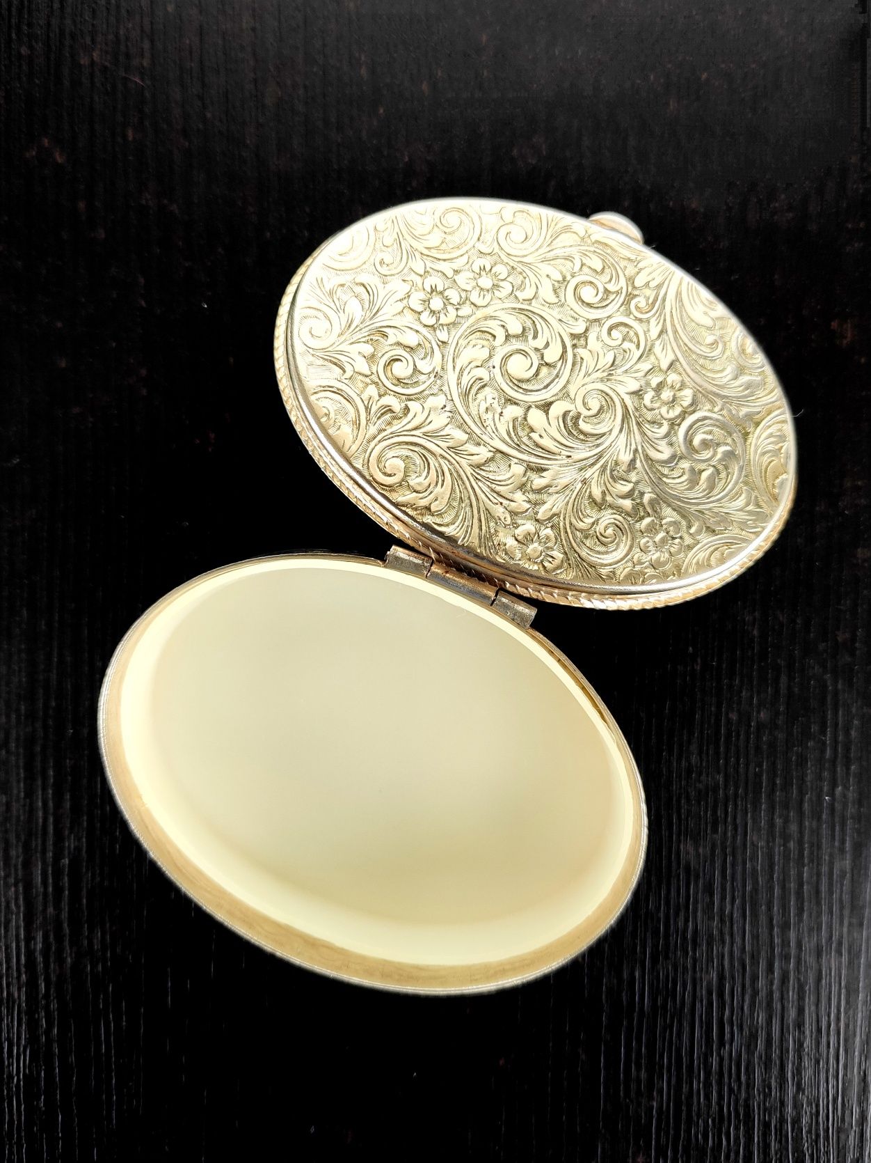 Vintage!Szkatułka metalowa,porcelanowa z kwiatami.