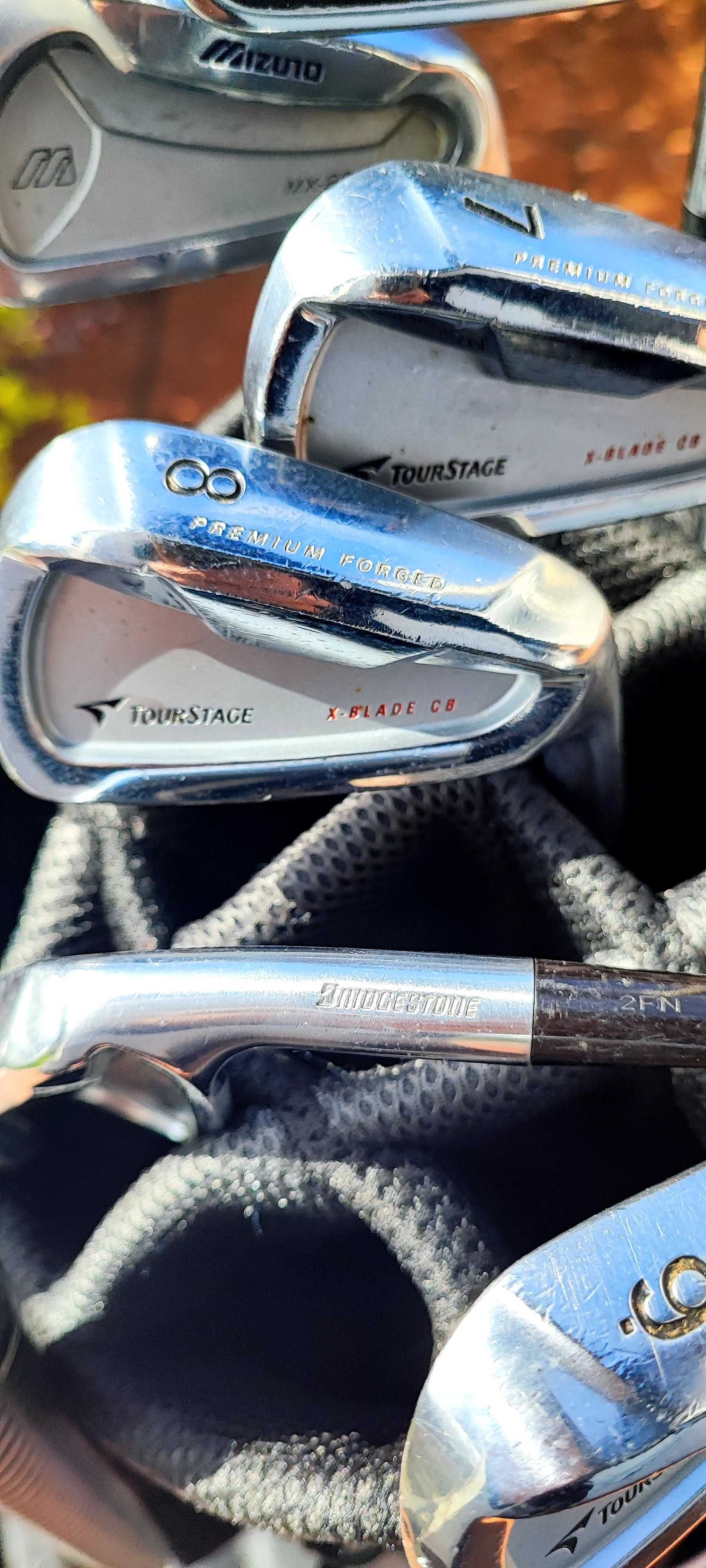 Zestaw golfowy nr 5.Torba golfowa Callaway. Kije do golfa Bridgestone.