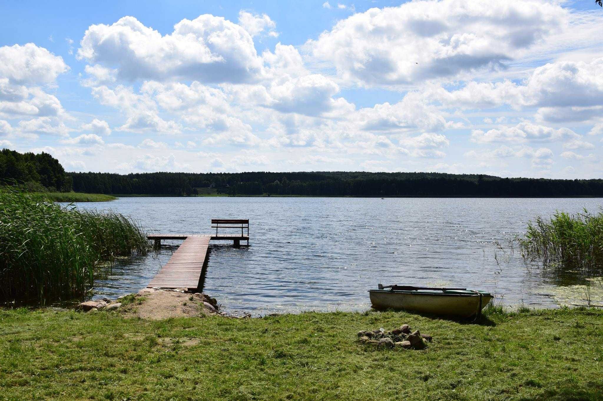 Domki nad samym jeziorem Wielkie Leźno