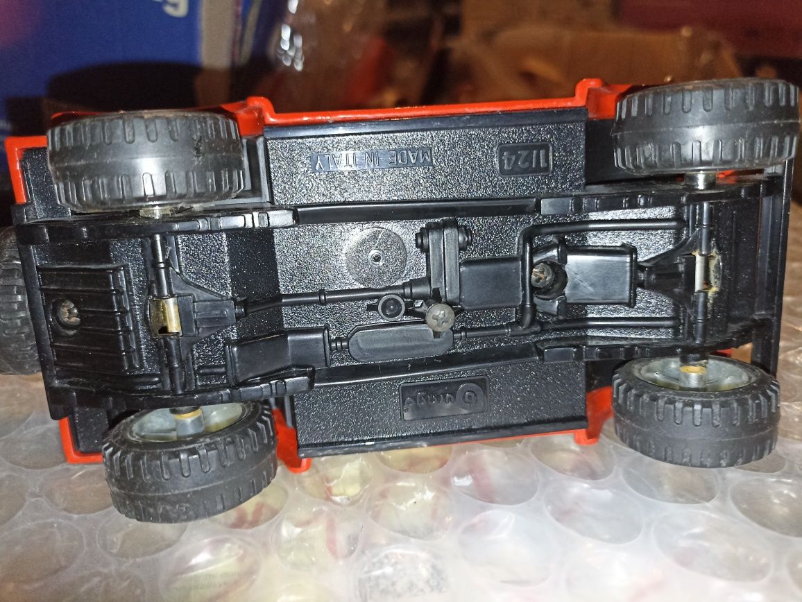 Model  Jeep Wrangler bburago 1:24