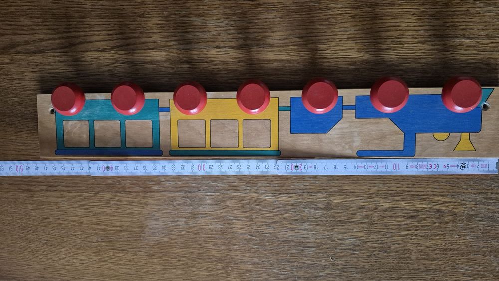 Wieszak drewniany dla dziecka