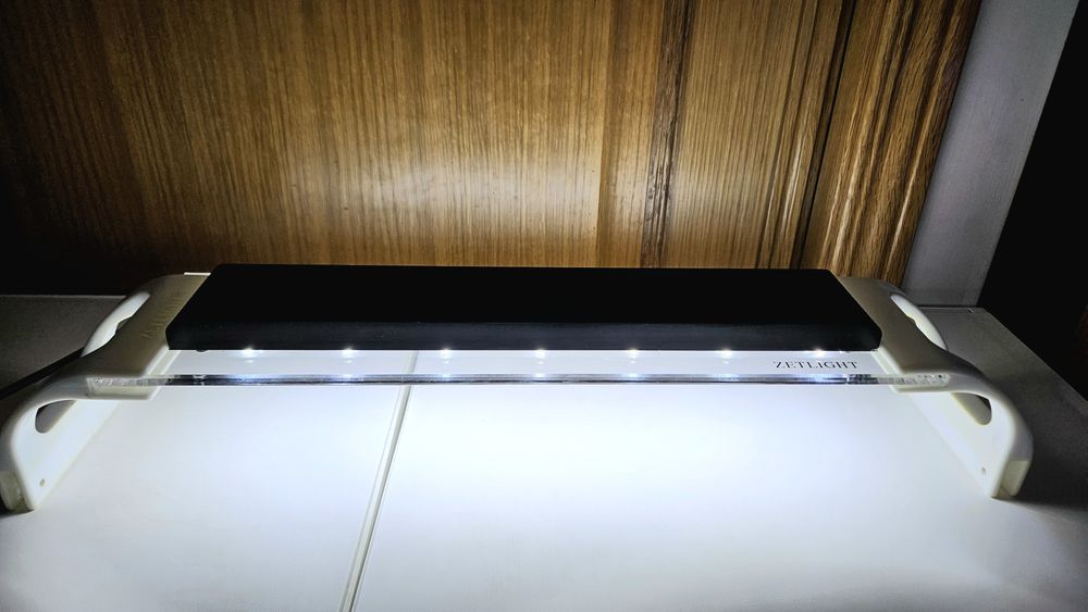 Calha de Iluminação para Aquário da Zetlight (40 cms Total 60cms)