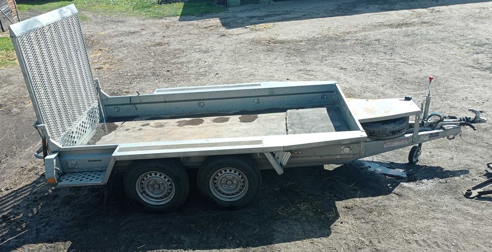 Transport, minikoparka, wiertnica, młot hydrauliczny, przyczepka