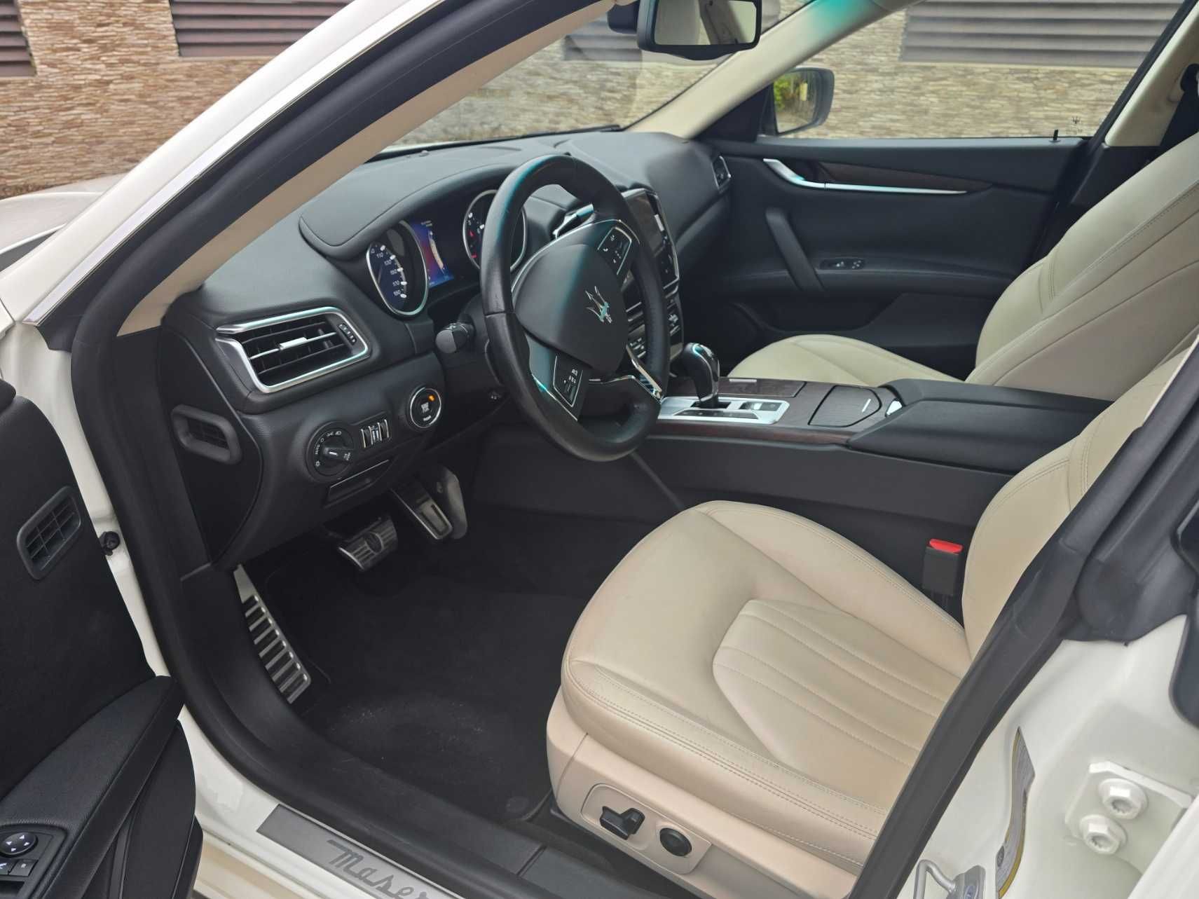 Auto do ślubu wesele Maserati Ghibli SQ4