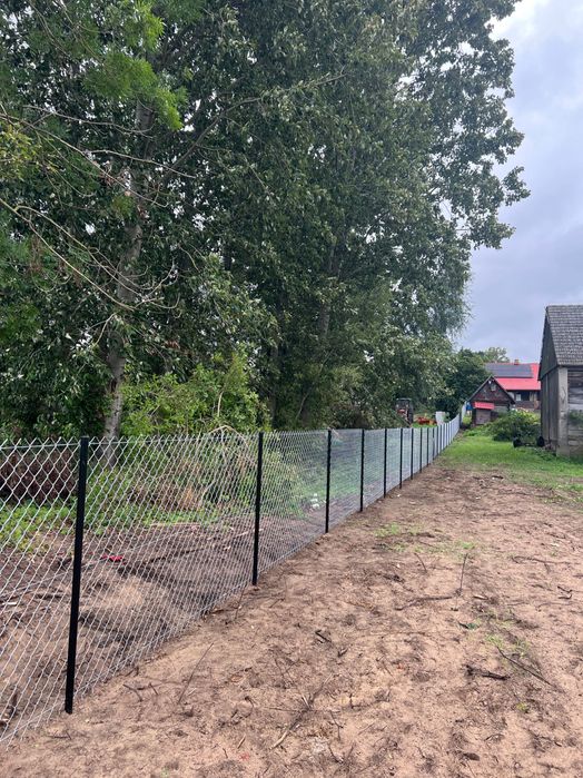 Panele i Siatki Ogrodzeniowe - Profesjonalne Wykonanie i Montaż!