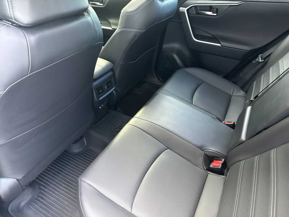 Toyota RAV4      2023