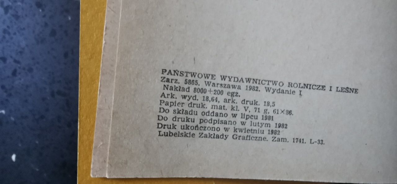 Produkcja jaj na zasadach przemysłowych Kury 
Praca Zbiorowa red N.J.S