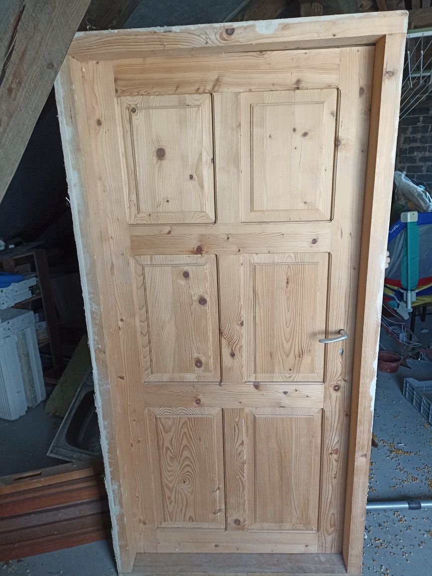 Drzwi z drewna sosnowego