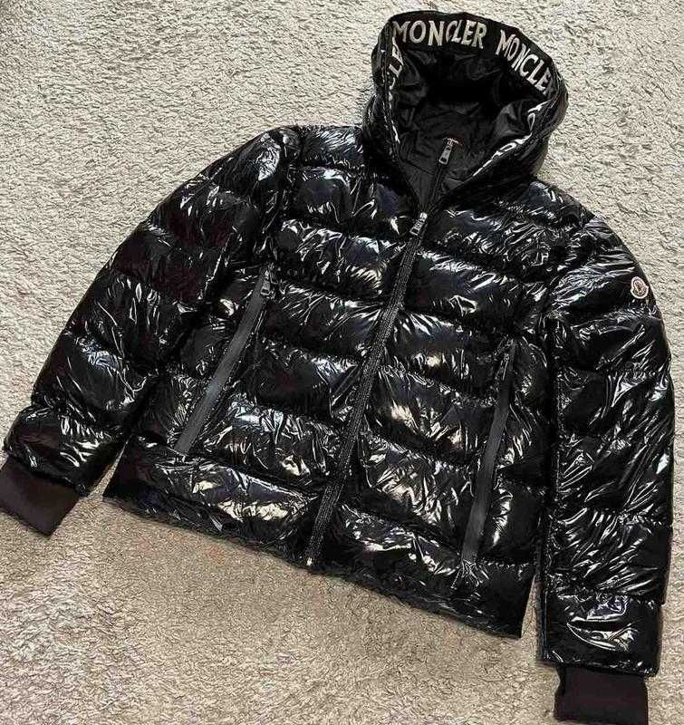 Шикарна,водонепроникна, тепла, лакова куртка moncler