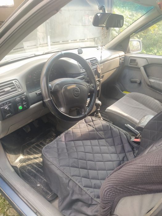 Машина Опель  Вектра А