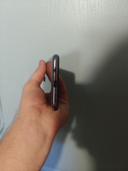 Продам смартфон Xiaomi Redmi note 8 pro 4/64 64mp камера