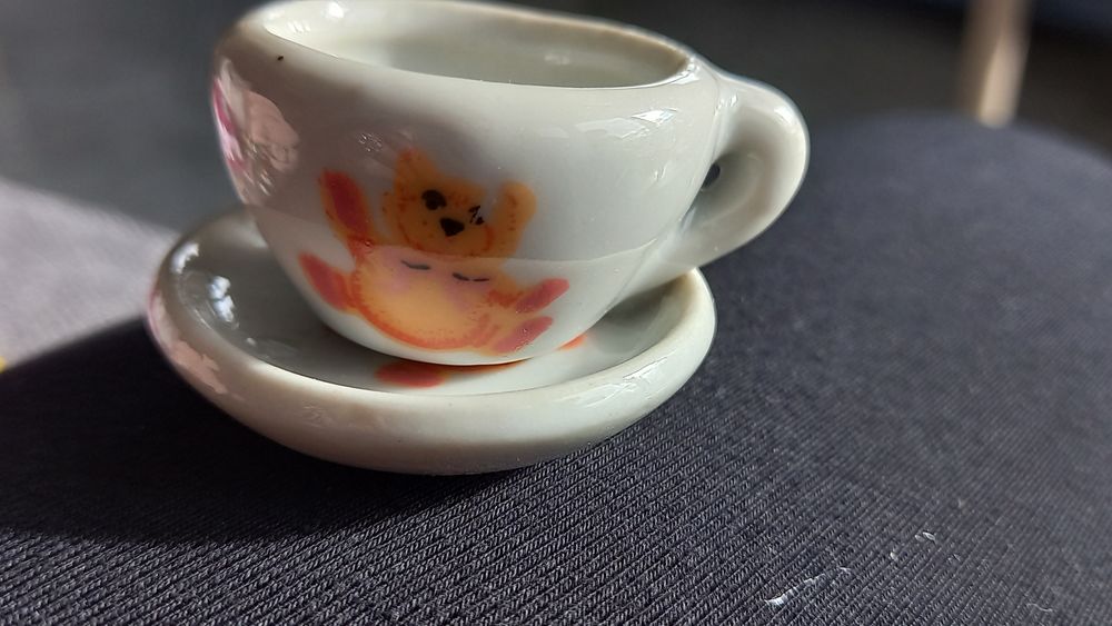 Filiżanka ceramiczna z talerzykiem do zabawy dla dzieci