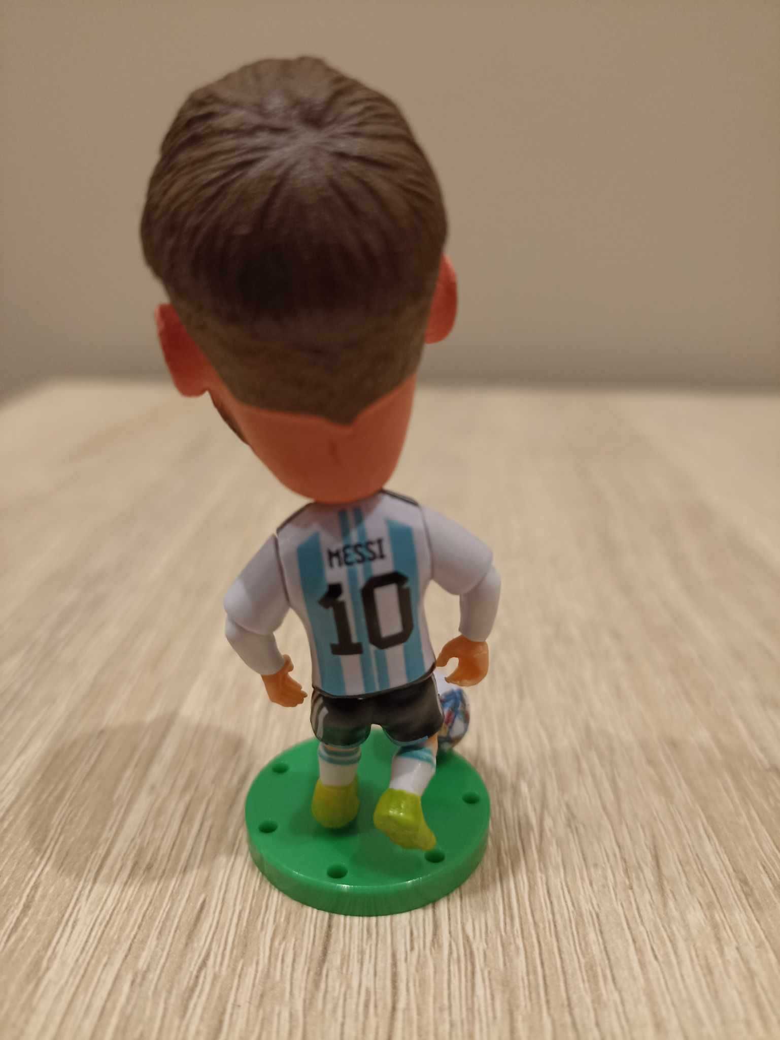 Figurka piłkarz Leo Messi z piłką Argentyna 10