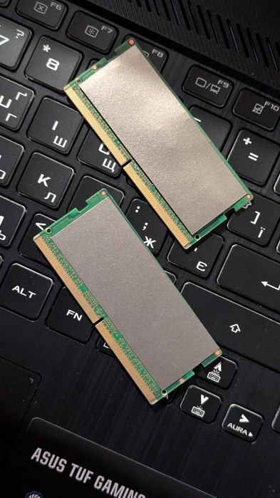 Продам оперативну пам'ять 2 по 8ГБ