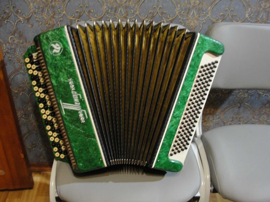 Баян Тенор у відмінному стані