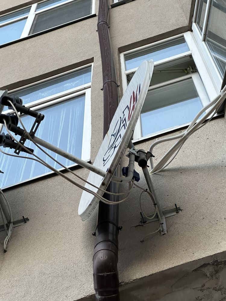 Антена супутникова в робочому стані