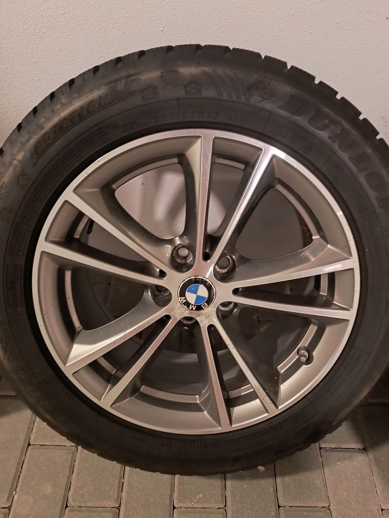 Felgi BMW G30 z oponami zimowymi Dunlop. 225/55/17.