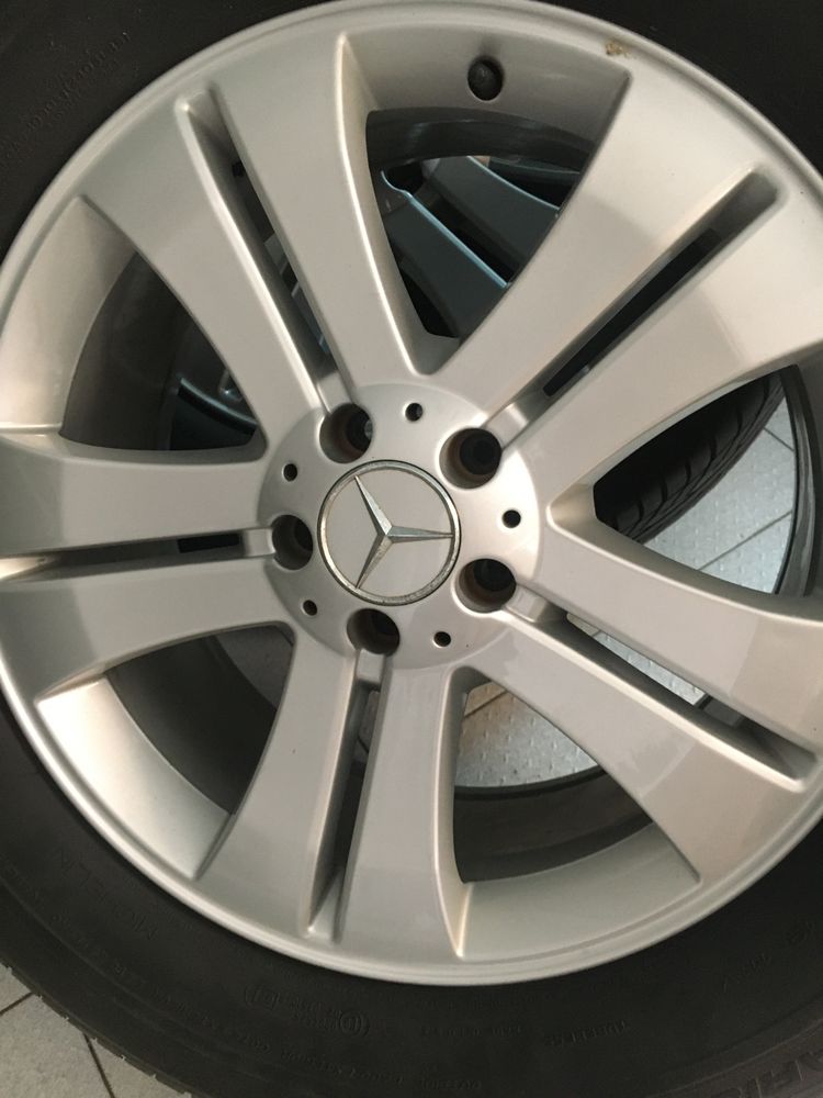 pneus 4 Michelin 275/55 R19 V inclui jantes da Mercedes