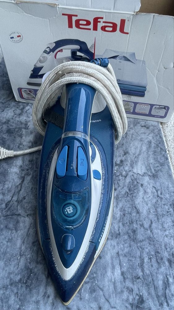 Ferro de engomar eletrico a vapor Philips a funcionar na perfeição
