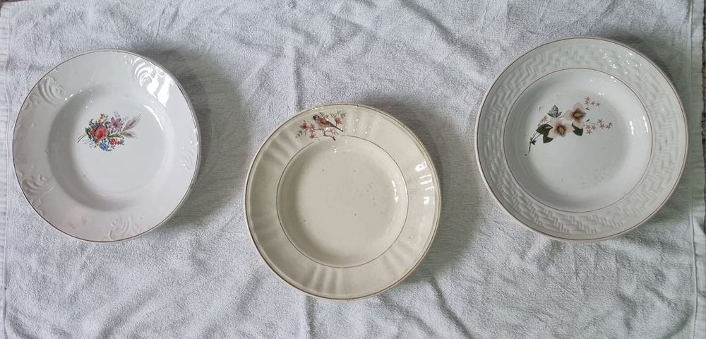 Conjunto de 3  pratos decorativos Antigos