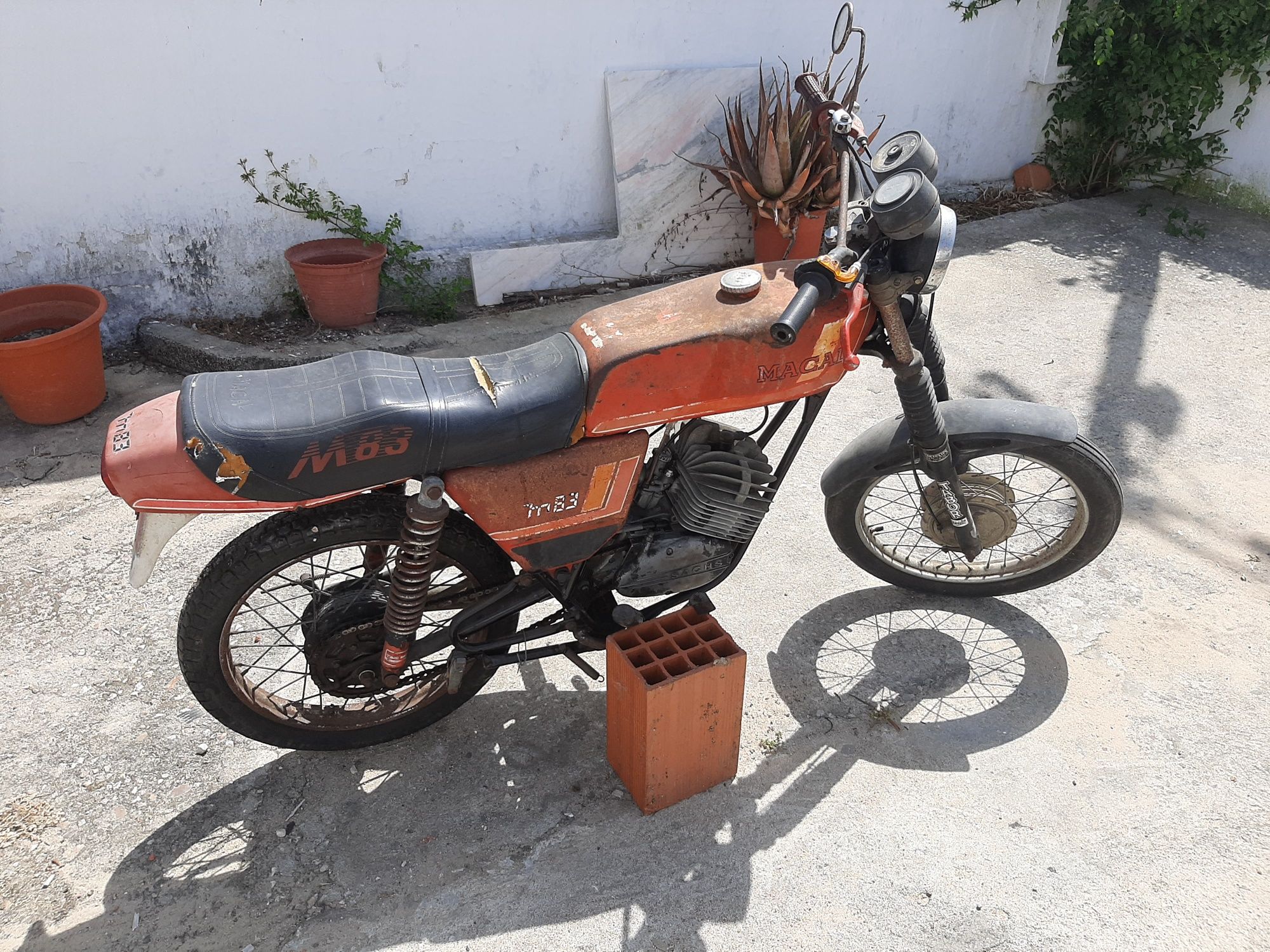 Macal m83 com Dua