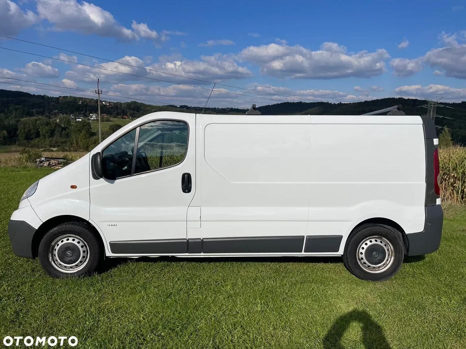Opel Vivaro  2,0 114 L2H1 179400km hak  oryg przebieg euro5
