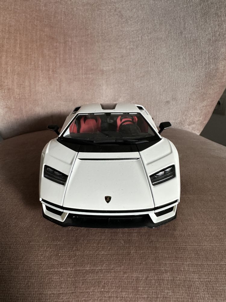 Lamborghini Countach LPI 800-4 Maisto 1/18