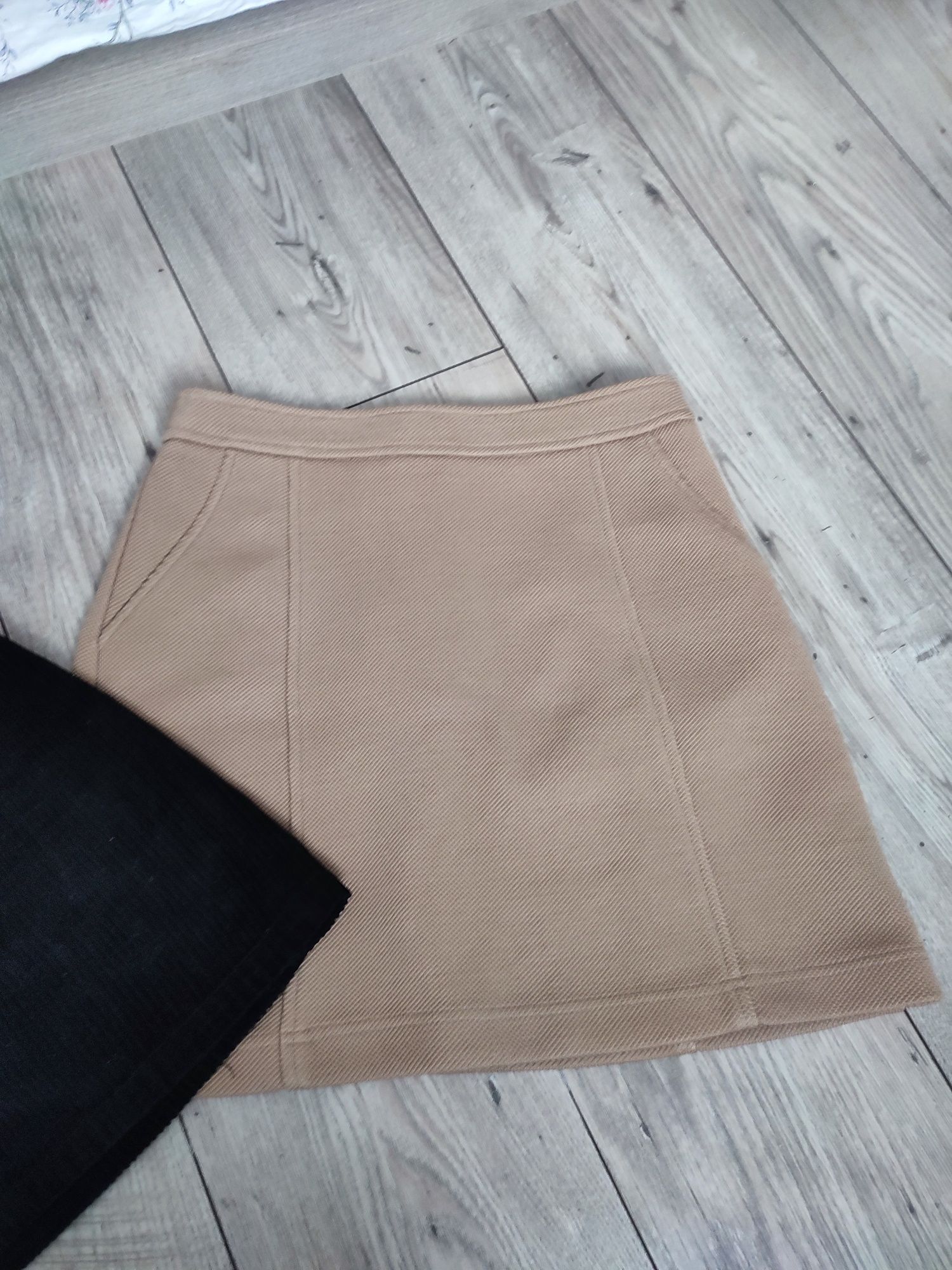 Dwie krótkie spódniczki M Primark i New Look